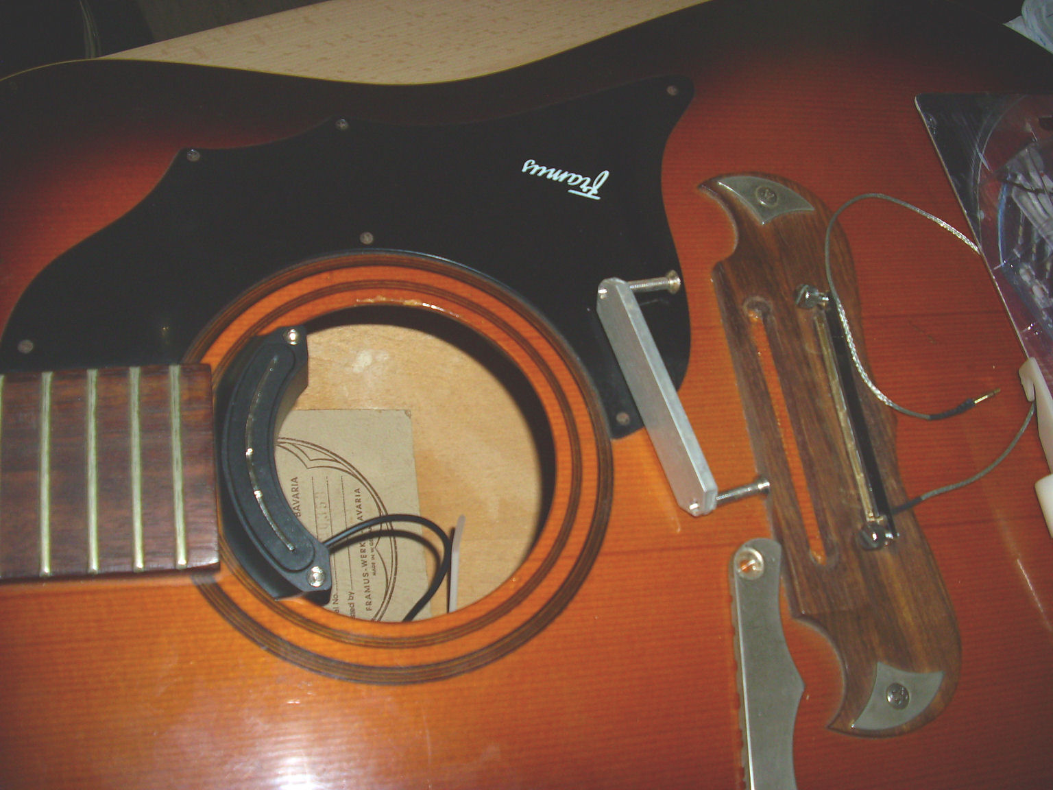 Framus Texan 12 Umbau mit PreampTuner und Single coil